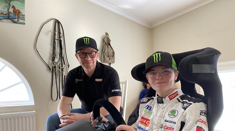 Petter Solberg že zdaj z veseljem pomaga svojemu sinu Oliverju. (foto: Skoda Motorsport)
