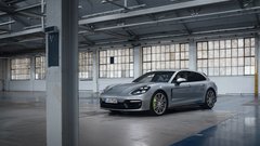 700 'konjev' za Porsche Panamero