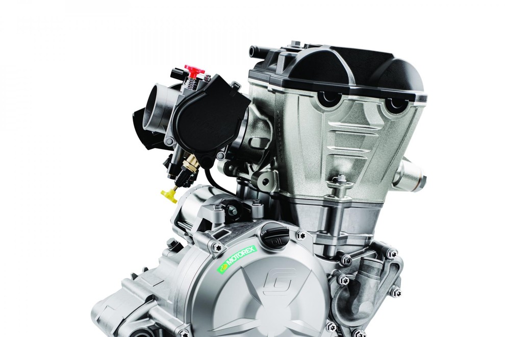 Enduro motocikle poganjajo preizkušeni KTM-ovi hišni motorji. Dvotaktna motorja (250 in 300 tpi) z neposrednim vbrizgom goriva in ločenim sistemom dotoka olja za mazanje in štiritaktnika z 250 in 350 kubičnimi centimetri.