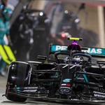 Formula 1, VN Sahirja: Mercedes sam sebe spravil ob zmago (foto: Daimler)