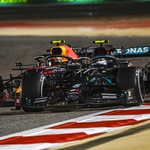 Formula 1, VN Sahirja: Mercedes sam sebe spravil ob zmago (foto: Daimler)