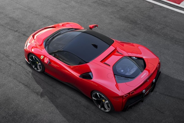1. Ferrari SF90 (585.900 evrov – 918.888 evrov) V Sloveniji se trenutno prodajajo trije primerki najbolj ekstremnega, cestnega Ferrarija v …