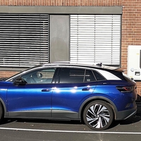 Volkswagen se bo postavil po robu Tesli