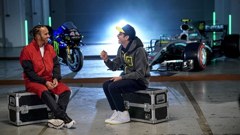 Rossi in Hamilton ob obletnici obujala spomine na menjavo dirkalnikov (video)