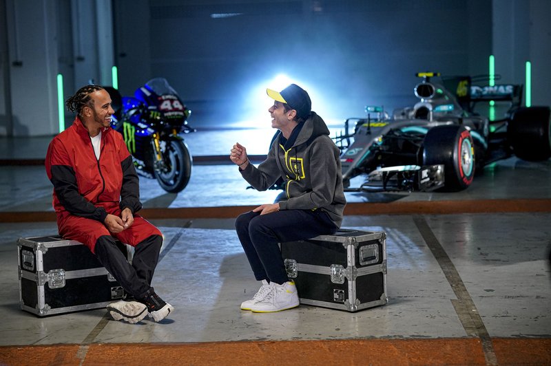 Rossi in Hamilton ob obletnici obujala spomine na menjavo dirkalnikov (video) (foto: Monster Energy)