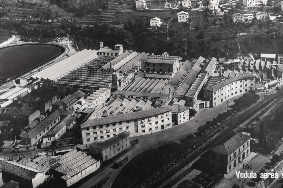 Tovarniško poslopje v petdesetih letih