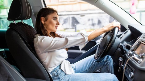 Sedenje v avtomobilu - Samo zdravo je tudi varno