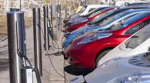 Prodaja električnih avtomobilov raste, a brez pomoči države ne bo šlo