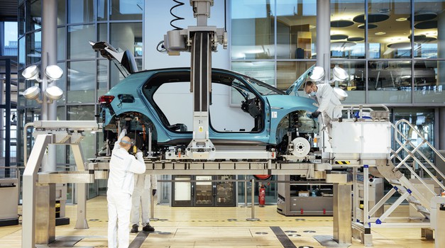 Volkswagen išče primat na področju e-mobilnosti, obeta se pocenitev vozil (foto: Volkswagen)