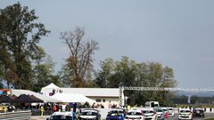 Pokalno tekmovanje, pri nas je najbolj priljubljen in seveda tudi dostopen Twingo, je prva stopnica. Voznik se uči obvladovanja vozila in tehnike vožnje na dirkališču. Prednosti pokalnega tekmovanja sta izenačenost in cenovna dostopnost.
