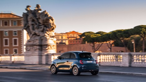 Novo v Sloveniji: Fiat 500e - Ne le mesto, njegov dom bodo tudi izvenmestne poti