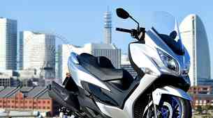 Suzuki  Burgman 400 (2021) - na prvi pogled enak, vendar osvežen