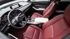 Barvna kombinacija notranjosti je res stvar ukusa. Toda izdelava in uproabljeni materiali so dokaz, da gre Mazda proti premijskemu segmentu.
