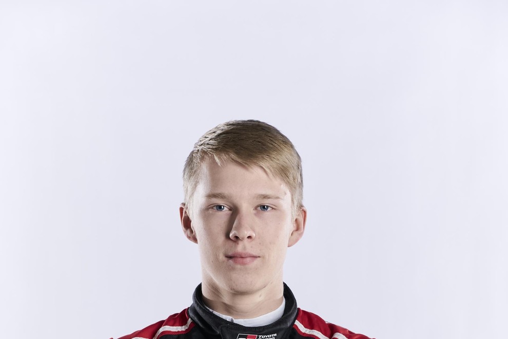 Vodilni v prvenstvu je po dveh reljih malce presenetljivo komaj 20-letni Kalle Rovanpera.