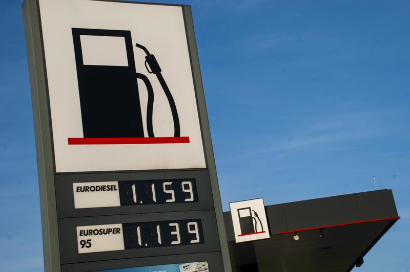 Cene goriv v Sloveniji so precej različne, za največjo razliko pa skrbijo samodejne bencinske črpalke trgovskih verig, kjer smo našli tako najcenejše kot tudi najdražje gorivo. (foto: Jure Šujica)