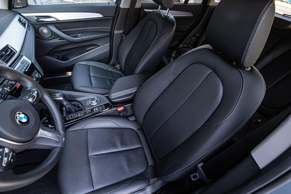 Kot se spodobi za BMW: solidna prostornost, kakovostni materiali in temeljita izdelava.