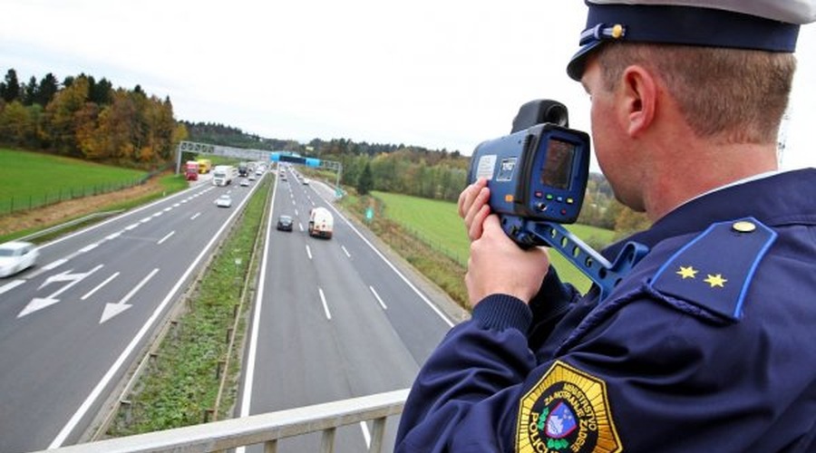 DARS obuja idejo o sekcijskem merjenju hitrosti. To so časovnica in lokacije ... (foto: Policija)