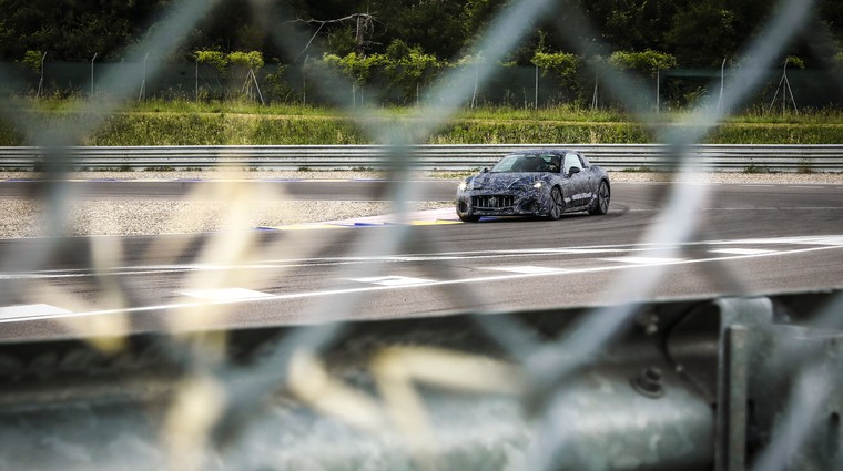 Potrjeno: prihaja Maserati za ljubitelje klasike, tu so prve fotografije! (foto: Maserati)