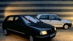 V času osamosvojitve je na naše ceste zapeljal Renault Clio in v prihodnjih letih nasledil priljubljeno vozilo Renault 5. Ta se je tudi v srca kupca zapisal kot najuspešnejši model na naših tleh, saj je zadnja generacija nastajala v novomeškem Revozu.
