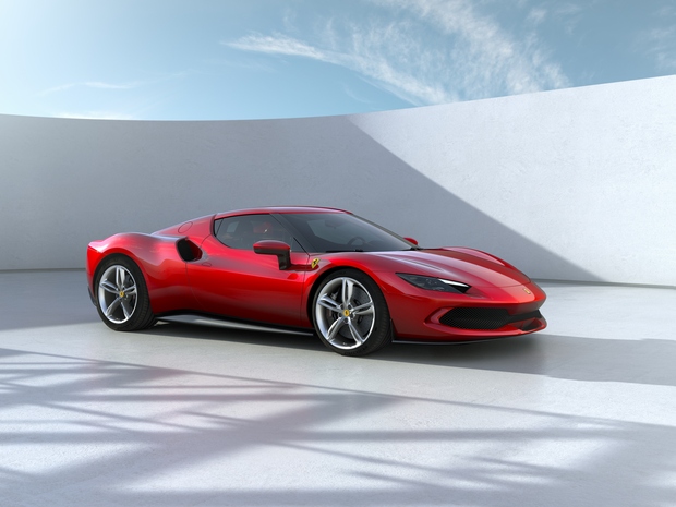 5. Ferrari 296 GTB (378.200 evrov – 455.899 evrov) Ferrarijev »malček« je, po besedah tovarne, prvi pravi Ferrari s šest …