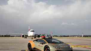 Letališče v Bologni ima novo najhitrejše spremljevalno vozilo!