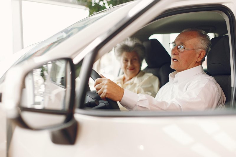 V Sloveniji je več kot 352.000 imetnikov vozniških dovoljenj, starejših od 61 let, kar predstavlja dobro četrtino vseh voznikov.
