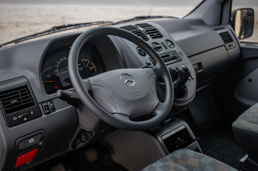 Notranjost: Vito in Viano prve generacije (foto: Mercedes-Benz Ag – Global Communications Mercedes-Benz Cars Brainstormunich Media)