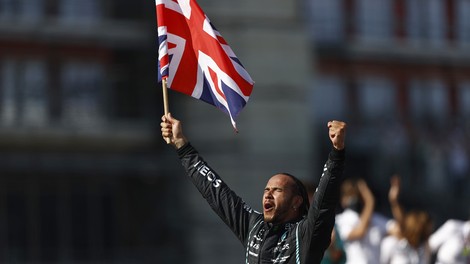Formula 1, VN Velike Britanije: Hamilton poslal Verstappna v zid in zmagal