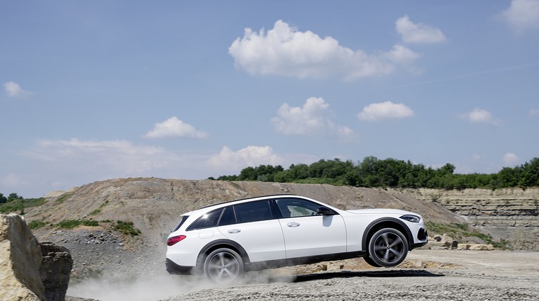Premiera: Mercedes-Benz razred C All-terrain - križanec za tiste, ki nočejo križanca tudi v najmanjši obliki (foto: Mercedes-Benz)