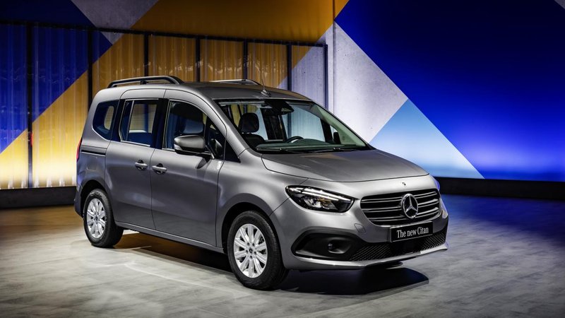 Izšel je novi Avto magazin: Polnjenje električnih vozil v večstanovanjskih objektih; vozila s prednostjo... testi: Subaru Outback, Hyundai Kona EV...