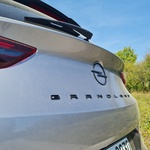 Novo v Sloveniji: Opel Grandland - ponuja manj, a hkrati več (foto: Opel)