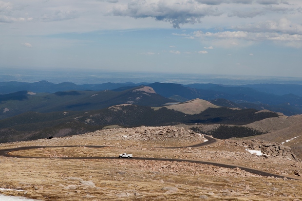Severna Amerika – Mount Evans – Colorado, ZDA (4.350 metrov) Čeprav za najbolj znano gorsko cesto v ZDA oziroma kar …
