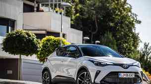 Kratki test: Toyota CH-R GR Sport - GRRRR ... Ne, ta pa ne grize