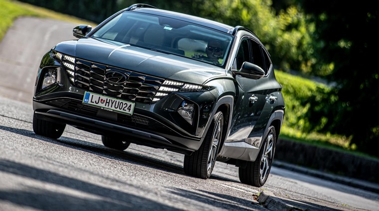 Prijeten sopotnik je tale Tucson, udoben, z zgledno ergonomijo in izdelavo. Pa tudi med zavoji se znajde, čeprav tega ne bi zapisal med njegove zrazite prednosti. (foto: Uroš Modlic)