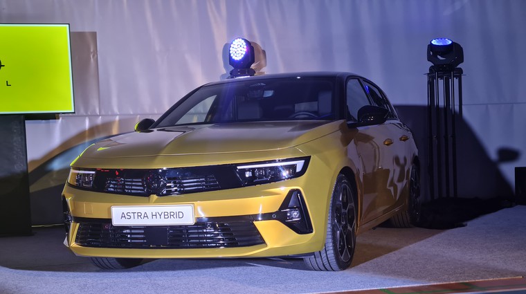 Opel Astra zapeljala v Slovenijo. Ampak... (novo v Sloveniji) (foto: Jure Šujica)