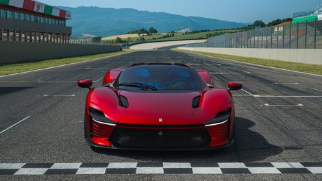 Ferrari napoveduje novo renesanso 'retro' športnikov z 12-valjniki! Takšne so napovedi