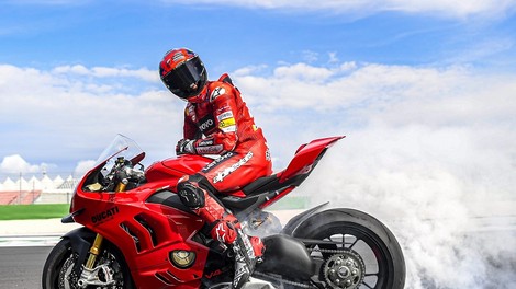 EICMA 2021: Ducati - dvomesečno spletno serijo predstavitev je okronal za sekundo hitrejši  Panigale V4