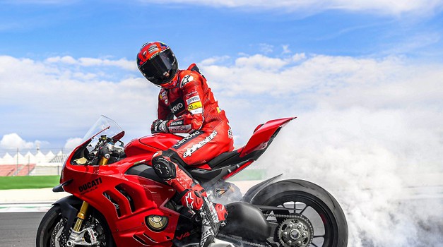 EICMA 2021: Ducati - dvomesečno spletno serijo predstavitev je okronal za sekundo hitrejši  Panigale V4 (foto: ducati)