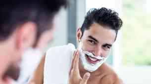 TAKO bi se moral briti vsak moški (brez ureznin in razdražene kože)