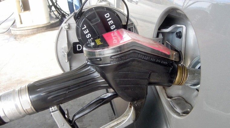 Zagotovo niste vedeli, kako v rezervoar natočiti 10 litrov goriva več, kot pa je njegova prostornina (foto: Profimedia)