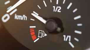To so triki, ki vam utegnejo koristiti pri črpanju goriva v avtomobil