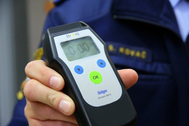 Pijan konec tedna na Celjskem: kolesarji padali, vozniku na avtocesti namerili neverjetno količino alkohola