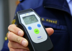 Pijan konec tedna na Celjskem: kolesarji padali, vozniku na avtocesti namerili neverjetno količino alkohola