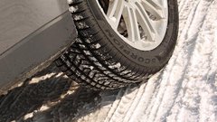 Zimske pnevmatike morajo imeti vsaj 3 milimetre globoke kanale po celotni tekalni površini, v nasprotnem primeru kljub oznakam štejejo za letne.