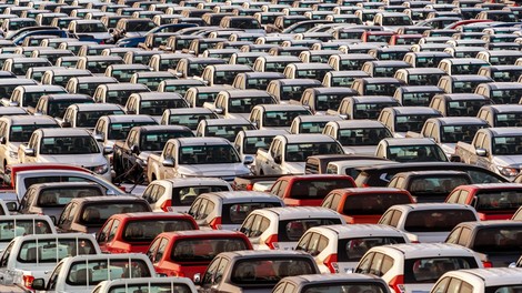 Prodaja novih avtomobilov: Kakšni so rezultati ob koncu leta in katere avtomobile je mogoče kupiti brez čakanja?