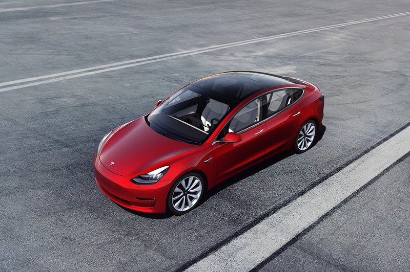 NHTSA ukrepa, Tesla omejuje priljubljeno funkcijo - Novice (foto: Newspress)