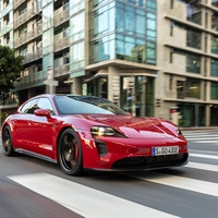 Poskus elektrifikacije je dokončno, klavrno propadel. Na ta način je Porsche priznal poraz