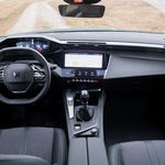 Peugeot 308 se poganja v boj z SUV-ji. Predstavljamo kvalitete, s katerimi bi lahko prepričal (foto: Janoš Pečnik)