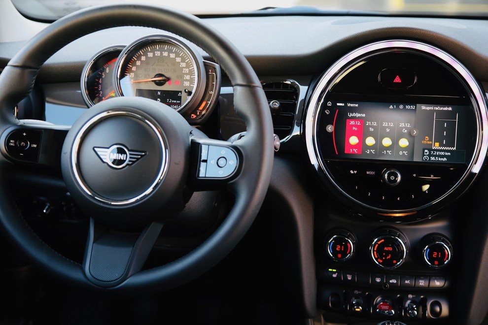 Okrogel, enostaven, zabaven – takšen je Mini za volanom in pri vožnji.
