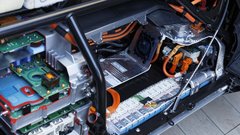 Pogonski električni agregat z baterijami pete BMW-jeve generacije.